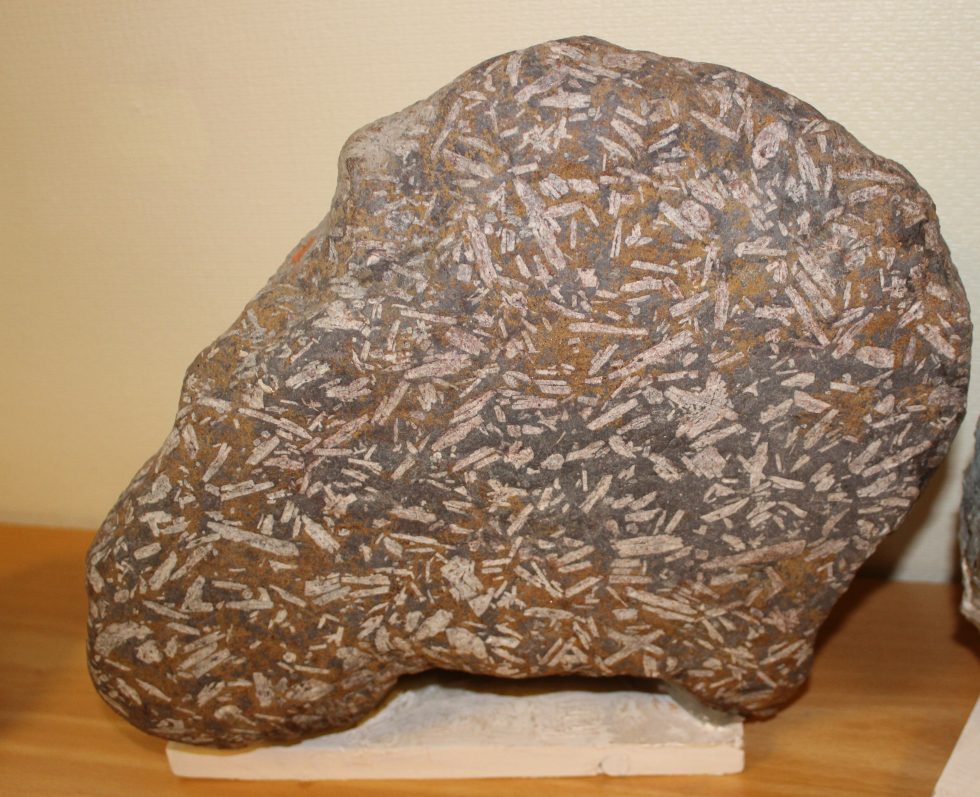 magmatiske-bergarter-slemmestad-geologisenter